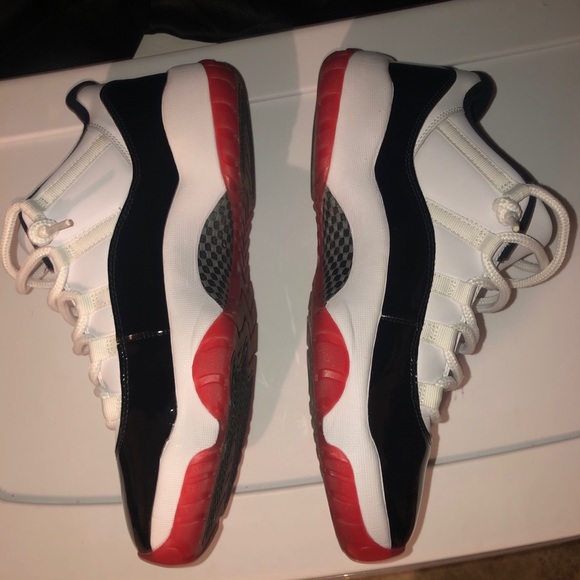 Jordan 11 - Picture 2 of 8